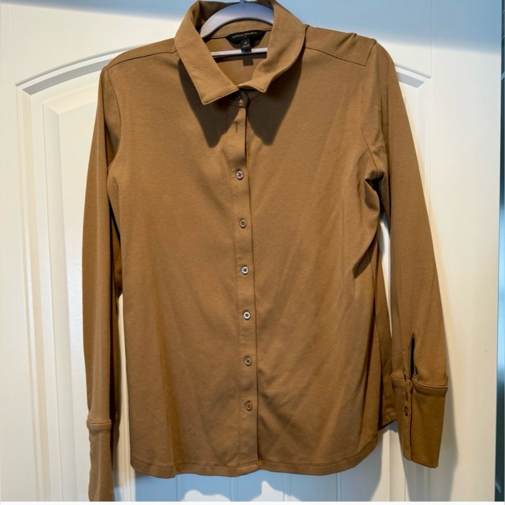Banana Republic Cotton Button down Shirt Size M. NWOT